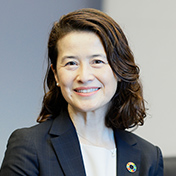 飯野 道恵 氏